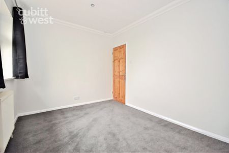 4 bedroom detached house to rent - Photo 4