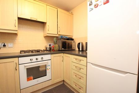 Abbots Close, Kettering, NN15 - Photo 3