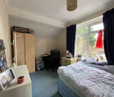 4 bedroom semi-detached house to rent - Photo 5