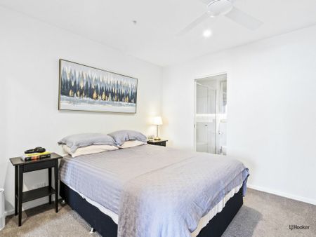 Modern Apartment in the Heart of Southport - Photo 5