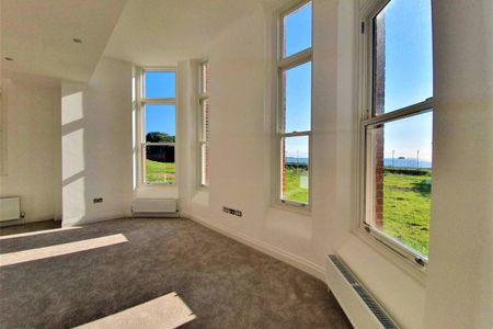 Royal Haslar - Photo 2