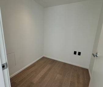 Luxury 1 Bedroom 1 Bathroom 1 Den @Landmark on Robson - Photo 4