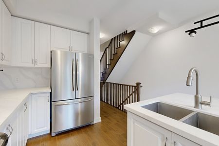 For Lease - 215 Salterton Circle, Vaughan, Ontario - Photo 4