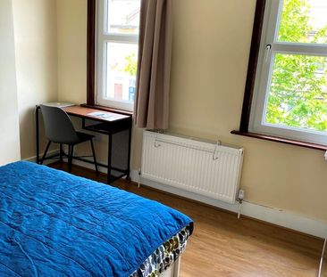 2 Bed Terraced House, Pitchford Street, E15 - Photo 5