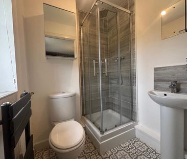 3 bedroom semi-detached house to rent - Photo 3