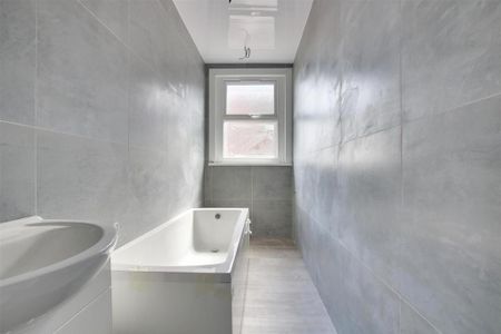 3 bedroom maisonette to rent - Photo 4