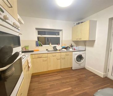 4 bedroom semi-detached house to rent - Photo 6