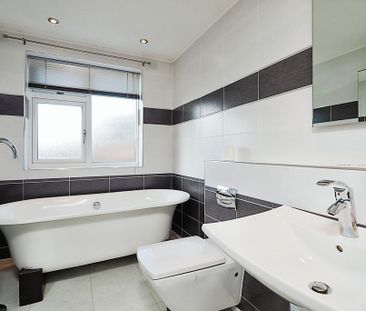 3 bedroom detached house to rent - Photo 3
