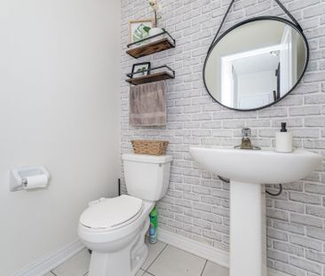 For Lease - 8 Fitzgibson Street, Brampton, Ontario - Photo 6