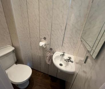 3 bedroom end of terrace house to rent - Photo 1