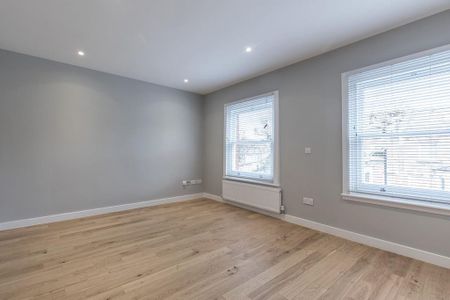 3 bedroom flat to rent - Photo 2