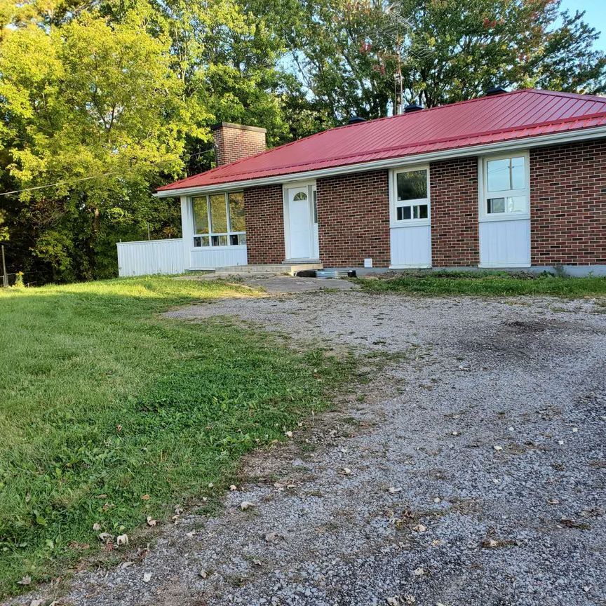 For Lease - 2413 Vivian Road Unit# (Main Floor), Whitchurch-Stouffville, Ontario - Photo 1