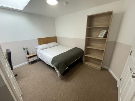 6 bedroom terraced house to rent - Photo 4