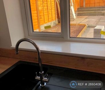 3 bedroom terraced house to rent - Photo 3