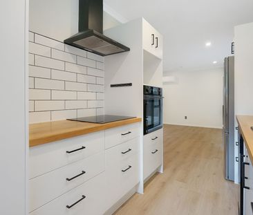 Sleek, Stylish & Newly Renovated - Photo 4