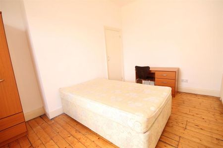 4 bedroom terraced house to rent - Photo 2