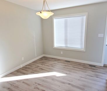 Beautiful townhouse in Sylvan Lake - Photo 1