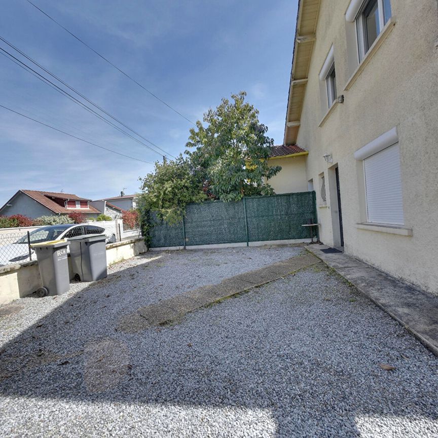 T4 à l'etage d'une maison avec balcon, cave et cour privative, - Photo 1