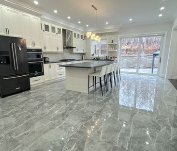 For Lease - 34 Manor Hampton Street, East Gwillimbury, Ontario - Photo 1