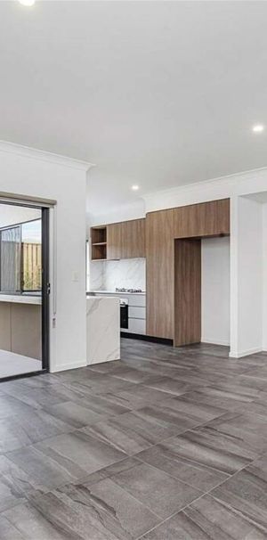 Modern Waterfront Living in the Heart of Hope Island - Photo 1