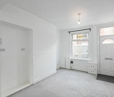 2 bedroom terraced house to rent - Photo 3