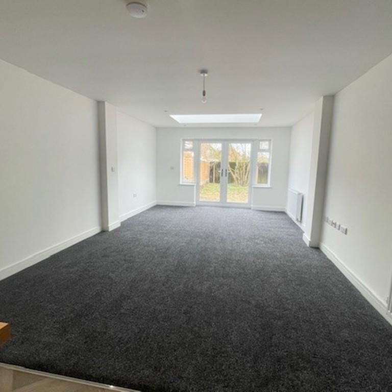 2 bedroom semi-detached house to rent - Photo 1