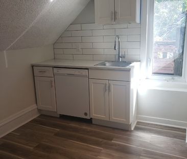 2 Bedroom Unit -All utilities Included/Move in BONUS - 209 Spence |... - Photo 1