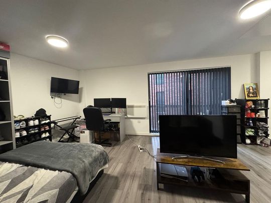 Studio to rent - Photo 1