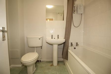 1 Bedroom Flat - Purpose Built To Let - Photo 5