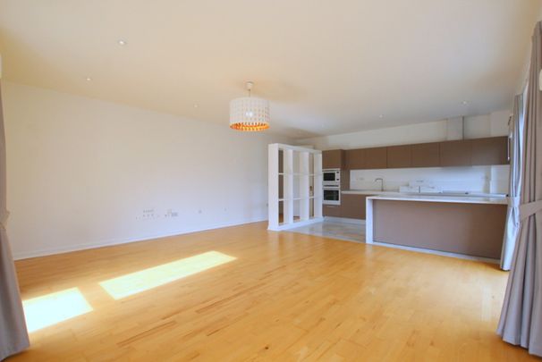 2 Bedroom Apartment, Melliss Avenue, Richmond - Photo 1