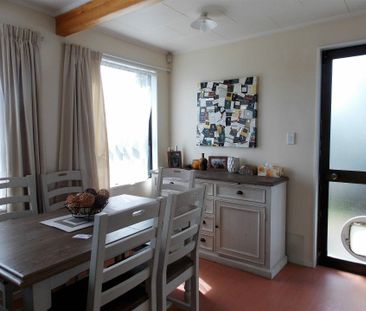 3 Bedroom - 2 Storey - Carport - Photo 1