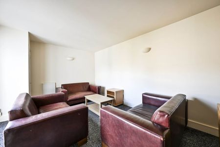 3 Bed Flat, Robinson Road, SW17 - Photo 2