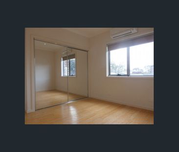 Modern, Stylish And Luxurious Residence - Photo 6