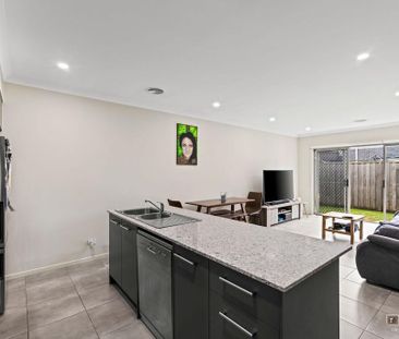 Contemporary Family Living in the Heart of Charlemont. - Photo 2