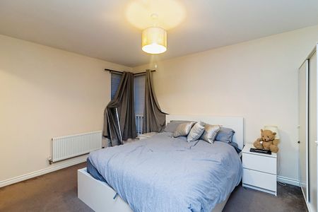 4 bedroom house to rent Eaton Hall Crescent, Broughton, Milton Keynes, MK10 - Photo 3