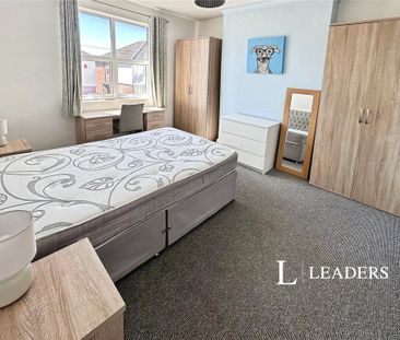 1 bedroom in a house share to rent - Photo 3
