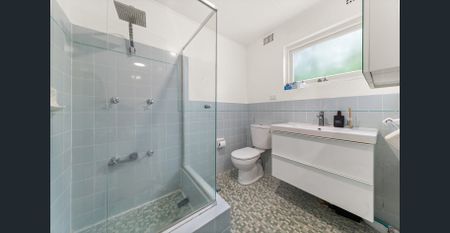 Modern one-bedroom apartment - Photo 3