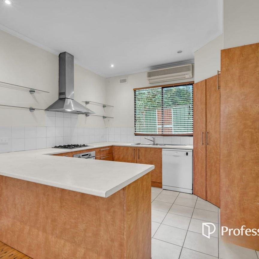 Charming and Comfortable 4 Bedroom Home - Photo 1