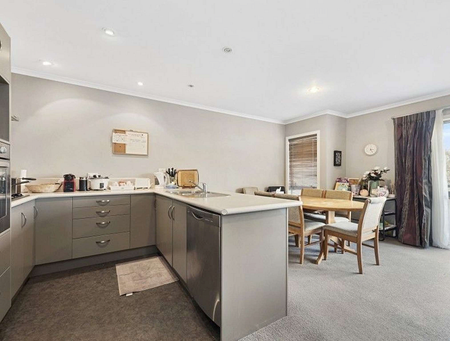 Modern 3-Bedroom Townhouse with Office - Photo 5