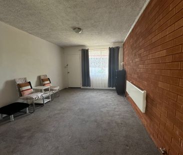 Large one bedroom unit in central location! - Photo 3