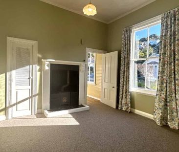 Beautiful 3 Bedroom 1908 Villa - Photo 2