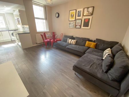 6 bedroom terraced house to rent - Photo 3