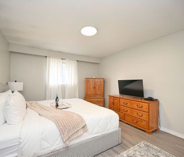 For Lease - 4 Royal Salisbury Way, Brampton, Ontario - Photo 6