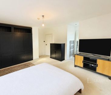 3 bedroom flat to rent - Photo 5
