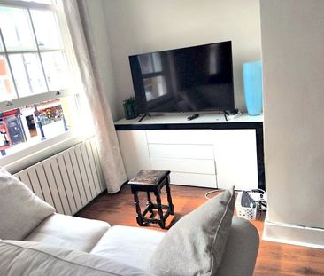 2 Bed Flat, Fulham Palace Road, W6 - Photo 2