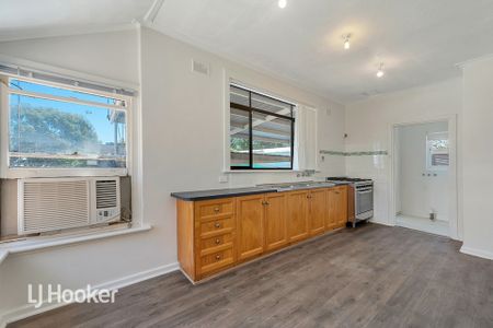 Three Bedroom Home - Photo 4