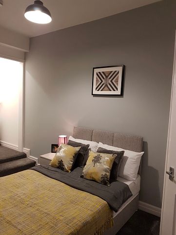 Stunining Newly refurbished en suite rooms - Photo 2