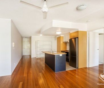 Modern Apartment with Oversized Balcony & Versatile Study/Second Be... - Photo 3