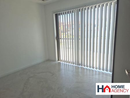 FULLY RENOVATED 4 BEDROOM HALF HOUSE (Top Level) - Photo 4