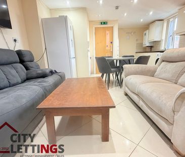 8 Bedroom Flat - Photo 2